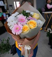 Букет цветов из:  Герберы, Розы и Хризантемы в Нижнем Одесе