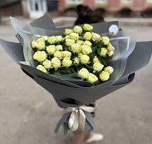 Букет Белые кустовые розы Солинеро в Нижнем Одесе