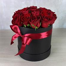 Цветочная композиция из Розы в шляпной коробке в Нижнем Одесе