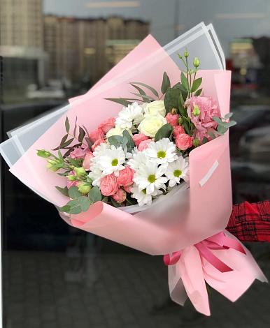 Букет цветов из: Розы, Лизиантусы и Хризантемы в Нижнем Одесе